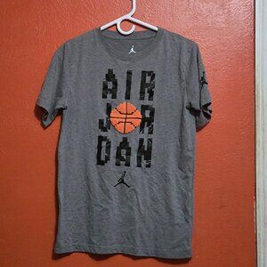 Air Jordan Youth XL Graphic T-Shirt – Gray, Pixelated Logo with Basketball